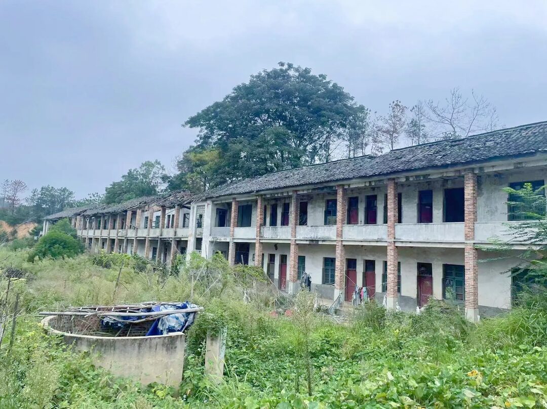 A school that has been abandoned for many years