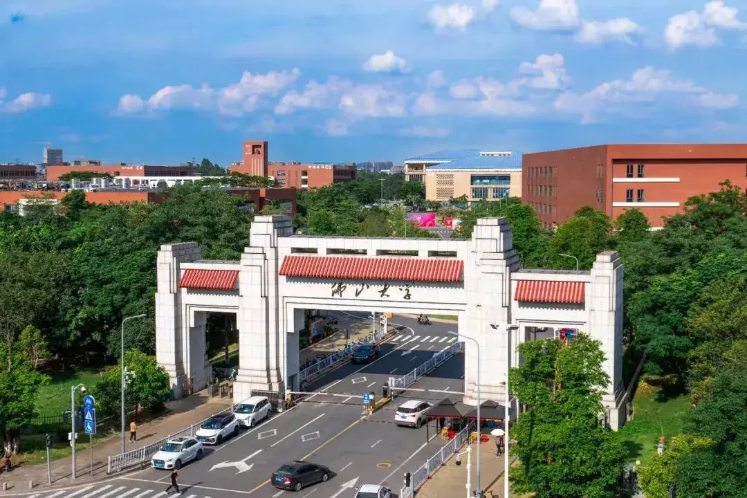 Attending the 2024 Graduation Party of the Law School at Foshan University