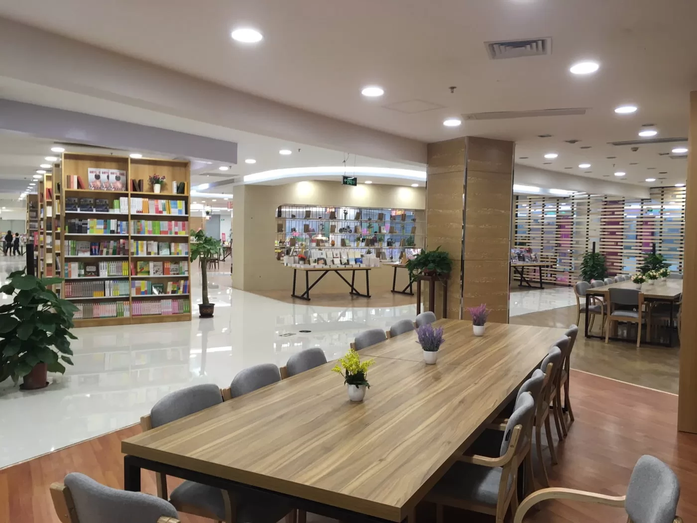 楼下新开的购书中心