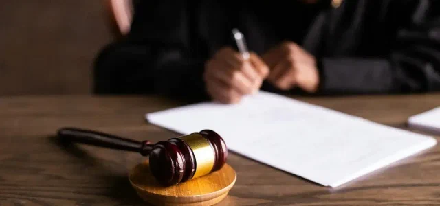 How to View the Incident of a Judge Being Murdered by a Litigant