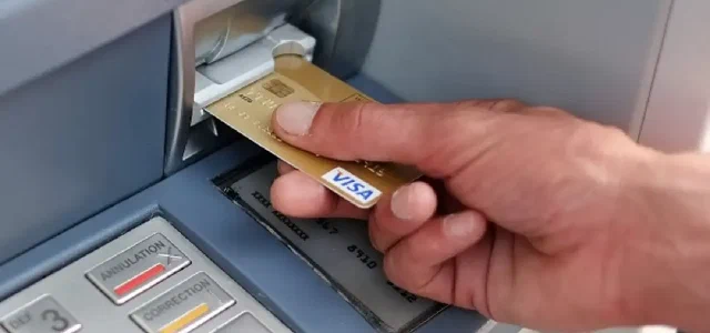 The behavior of being withdrawn by someone after the ATM has not taken the card