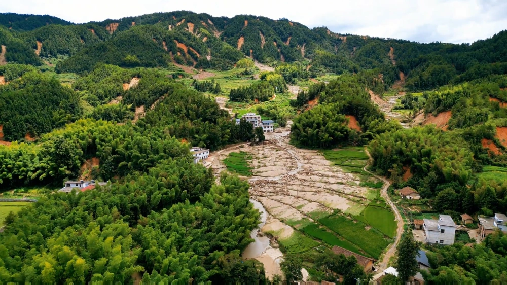 资兴山体滑坡