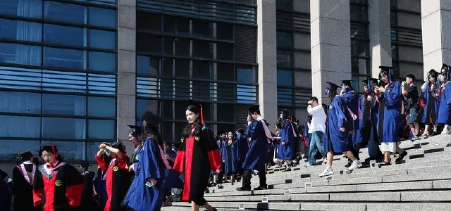 Why Encourage Zhejiang University Graduates to Study Law Abroad